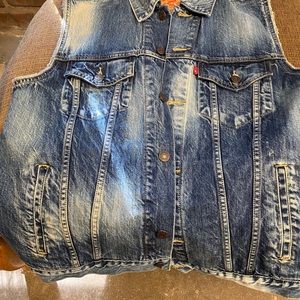 Levi’s stonewashed denim jean vest